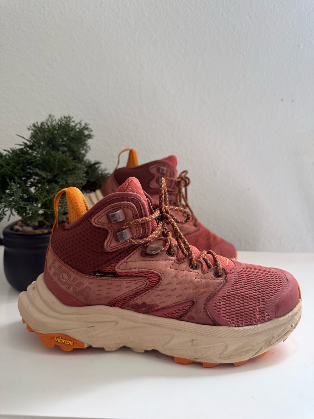 Hoka Anacapa 2 mid GTX Women size 6.5 trail Shoes in Rust Pink with Orange